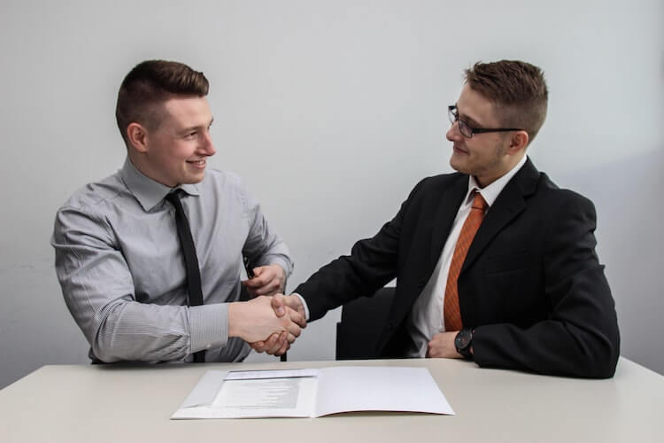 10 Salary Negotiation Tips to Win The Best Offer